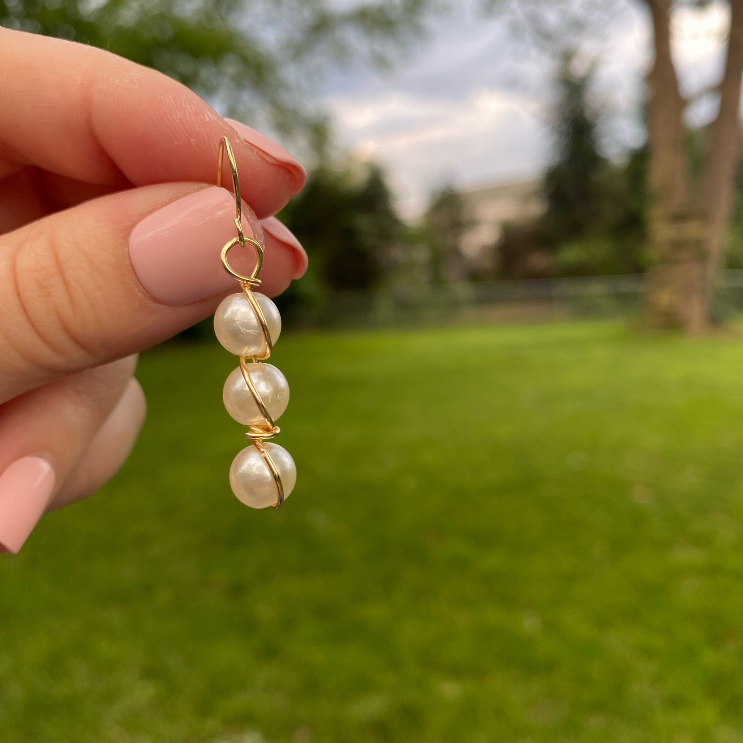 ✨pearly gold wire wrapped earrings✨