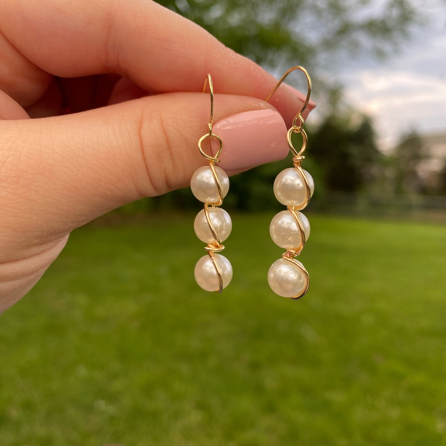 ✨pearly gold wire wrapped earrings✨